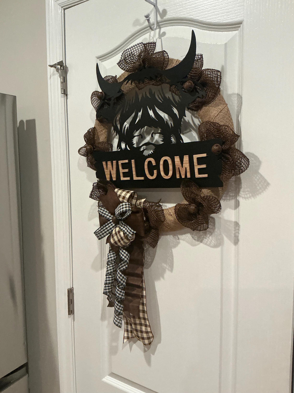 Highland Cow Welcome Wreath, 18 Inch Burlap Farmhouse Door Decor with Buffalo Check
