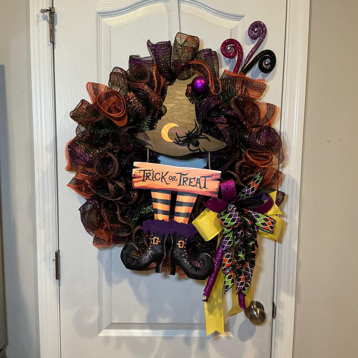 Halloween Witch Wreath, 18 Inch Trick or Treat Sign with Hat, Boots and Spider — photo 7