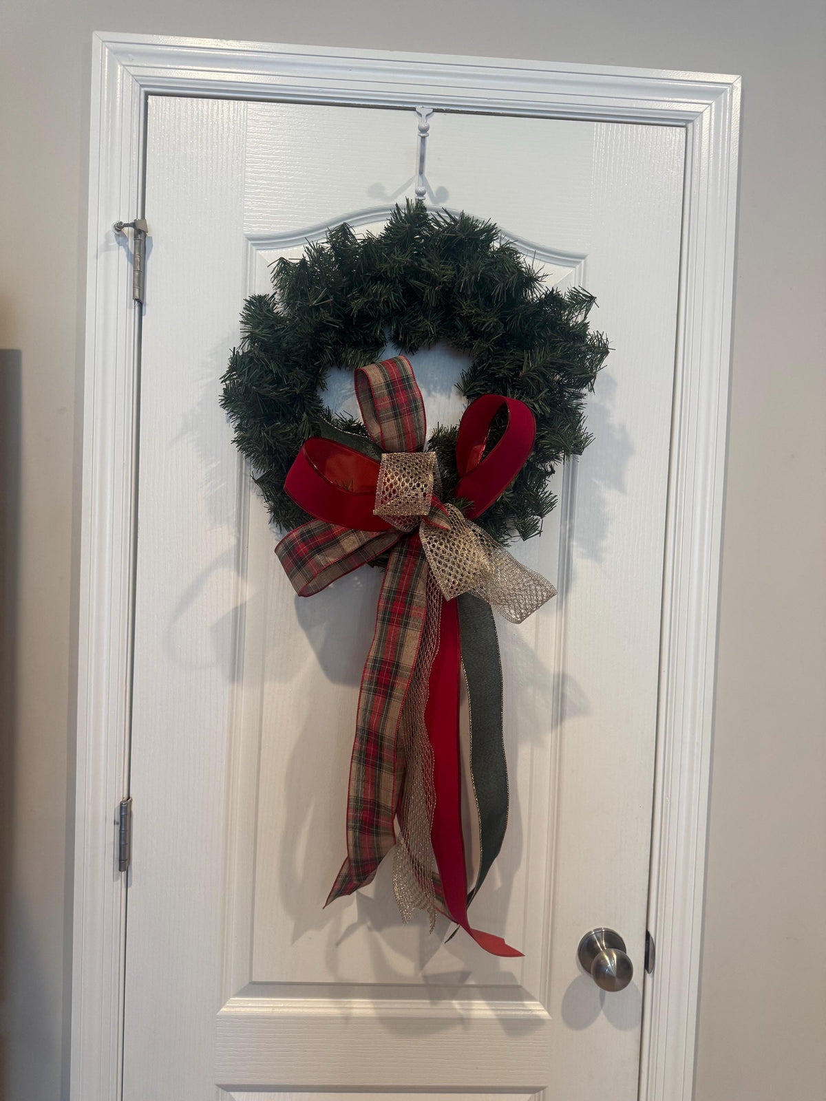 Christmas Wreath with Red Plaid Tartan Bow and Gold Accents, Classic Door Decor — photo 5