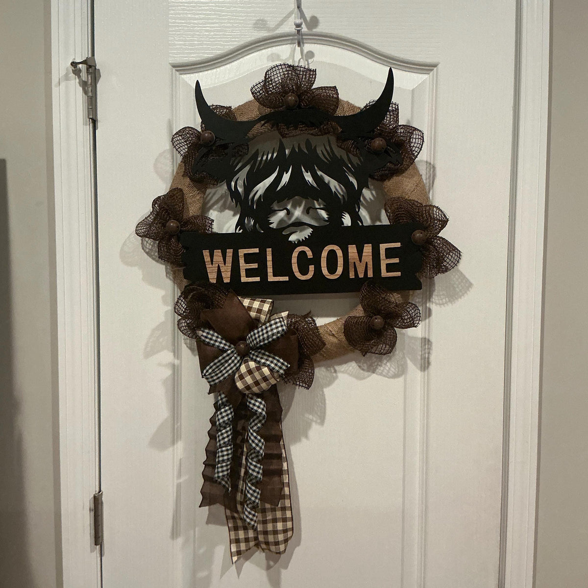 Highland Cow Welcome Wreath, 18 Inch Burlap Farmhouse Door Decor with Buffalo Check