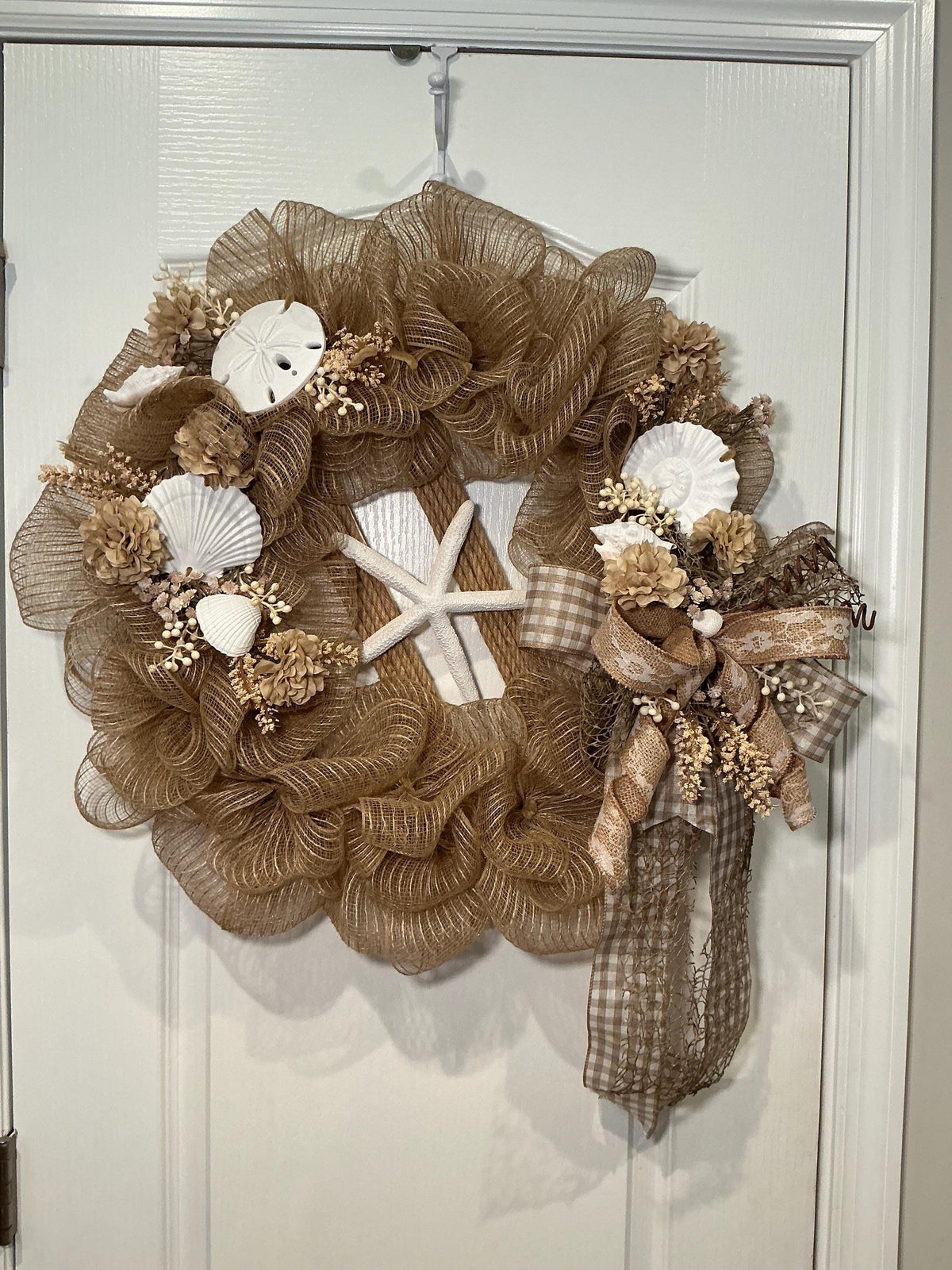 Neutral Coastal Wreath, Storm Door Wreath, Space Saver Wreath, Starfish Sand Dollar Shells, Burlap Mesh Beach Wreath, Front Door Decor