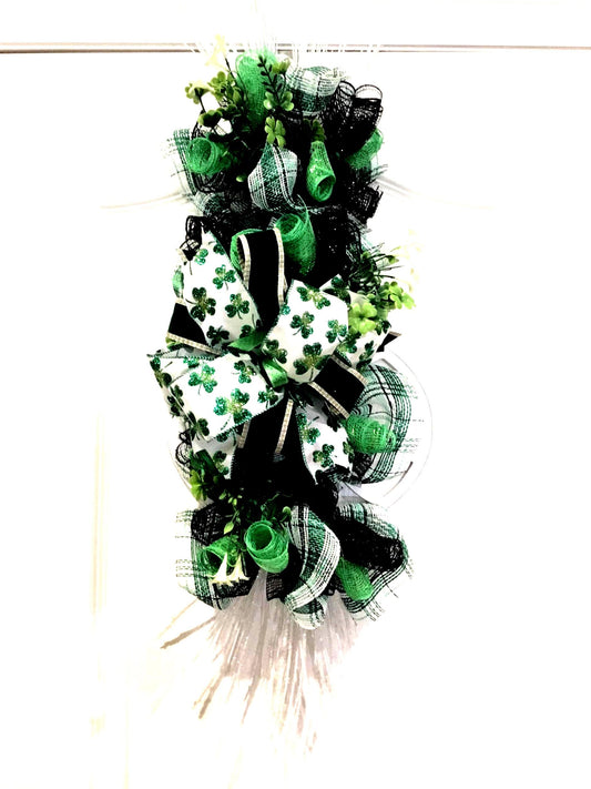 St. Patrick’s Day Clover Wreath with Green Bow /Front Door Decor