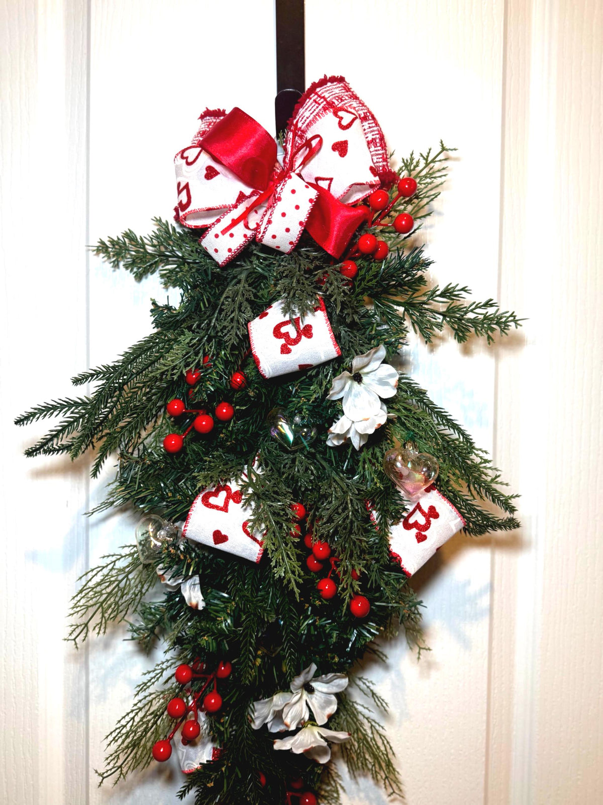 Valentines Day Evergreen Sweetheart Swag: Romantic Teardrop Door Decor