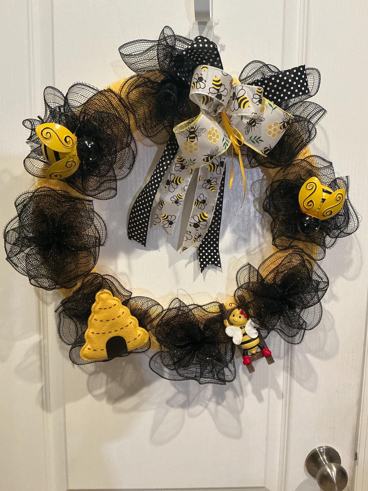 Beehive Charm Wreath, 18 Inch Yellow Black Deco Mesh Wreath, Bumblebee Front Door Decor, Bee Lover Gift, Handmade