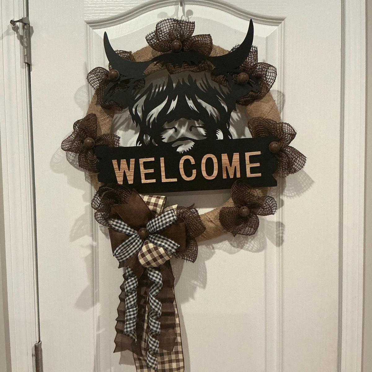 Highland Cow Welcome Wreath, 18 Inch Burlap Farmhouse Door Decor with Buffalo Check