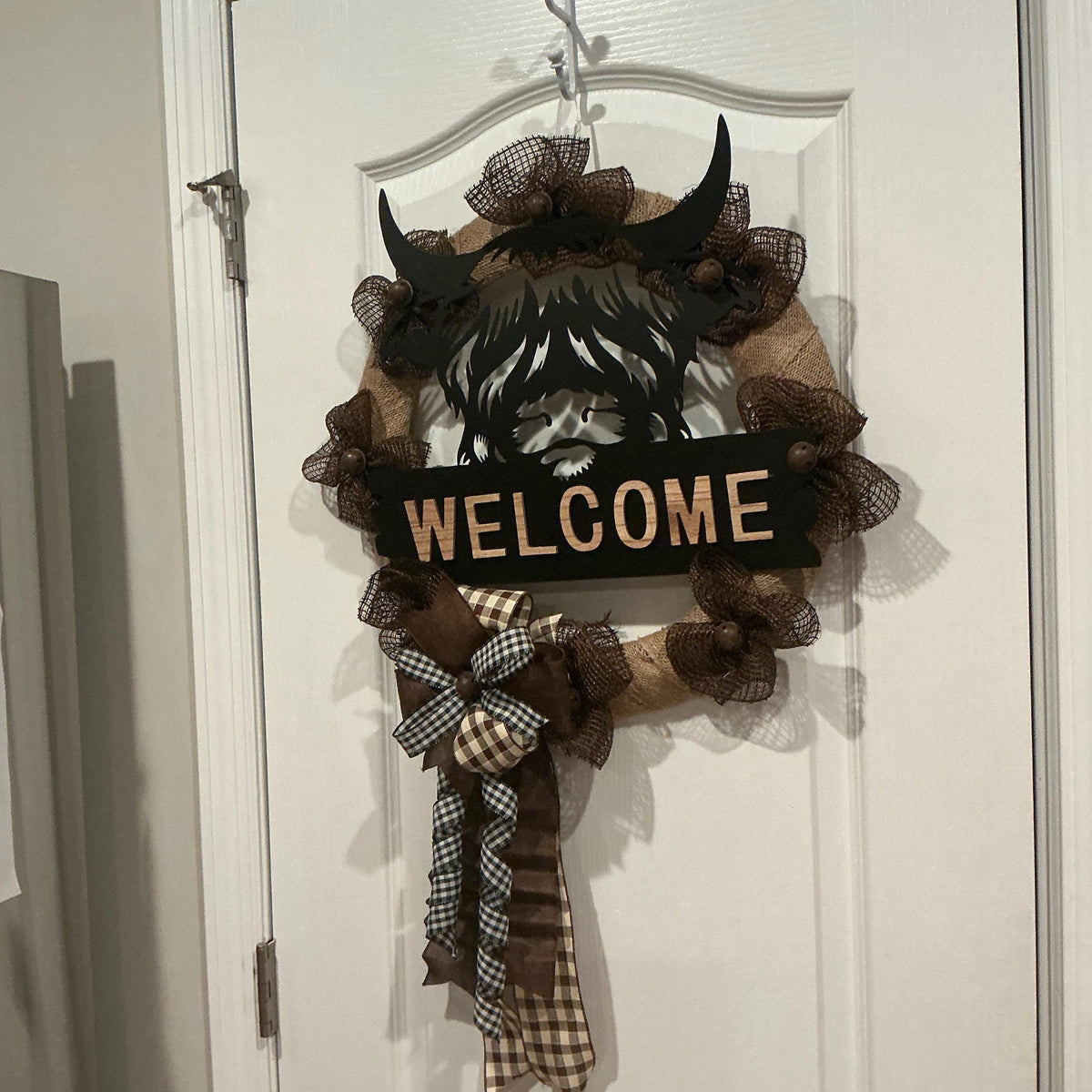 Highland Cow Welcome Wreath, 18 Inch Burlap Farmhouse Door Decor with Buffalo Check