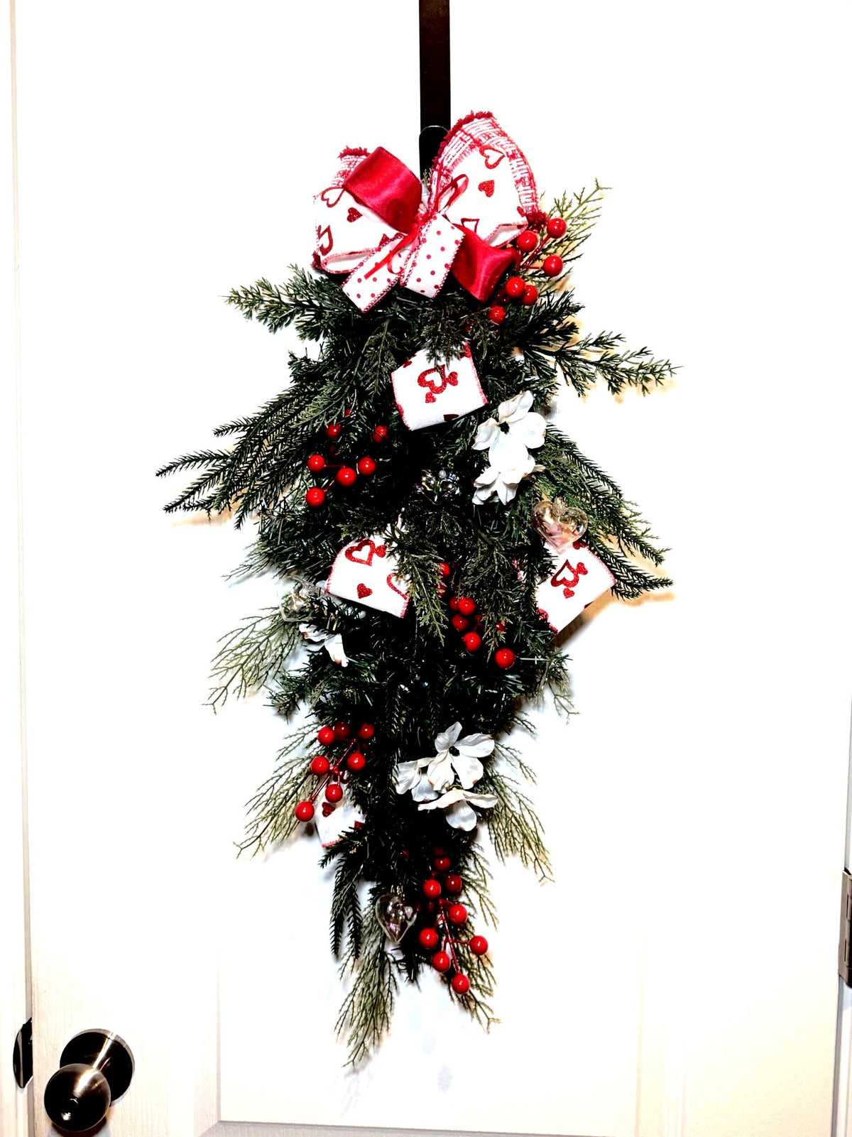 Valentines Day Evergreen Sweetheart Swag: Romantic Teardrop Door Decor