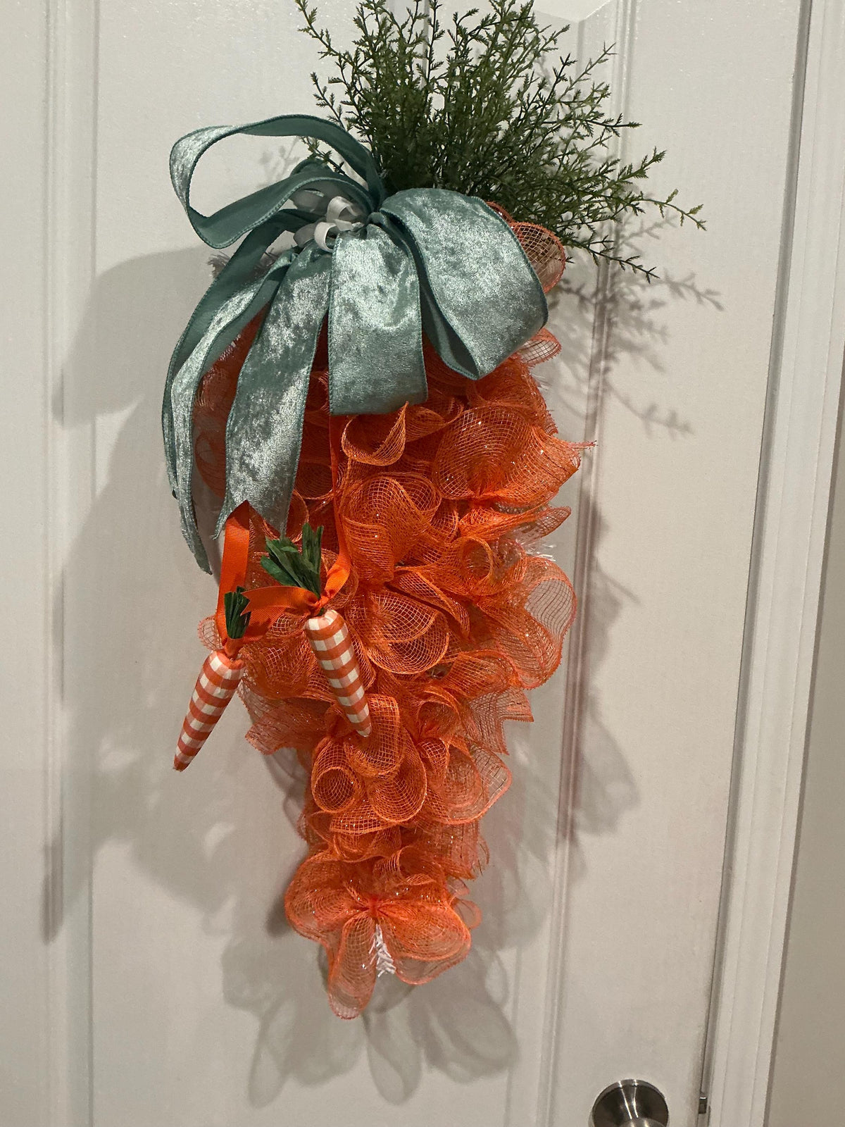 This  Easter Carrot door swag/deco mesh carrot reef/mint green bow spring decor/farmhouse, Easter swag/front door, Easter decoration .