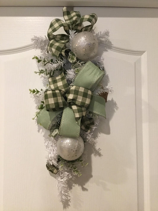 St. Patrick's Day Door Swag, Green Buffalo Plaid Ribbon, Farmhouse Decor