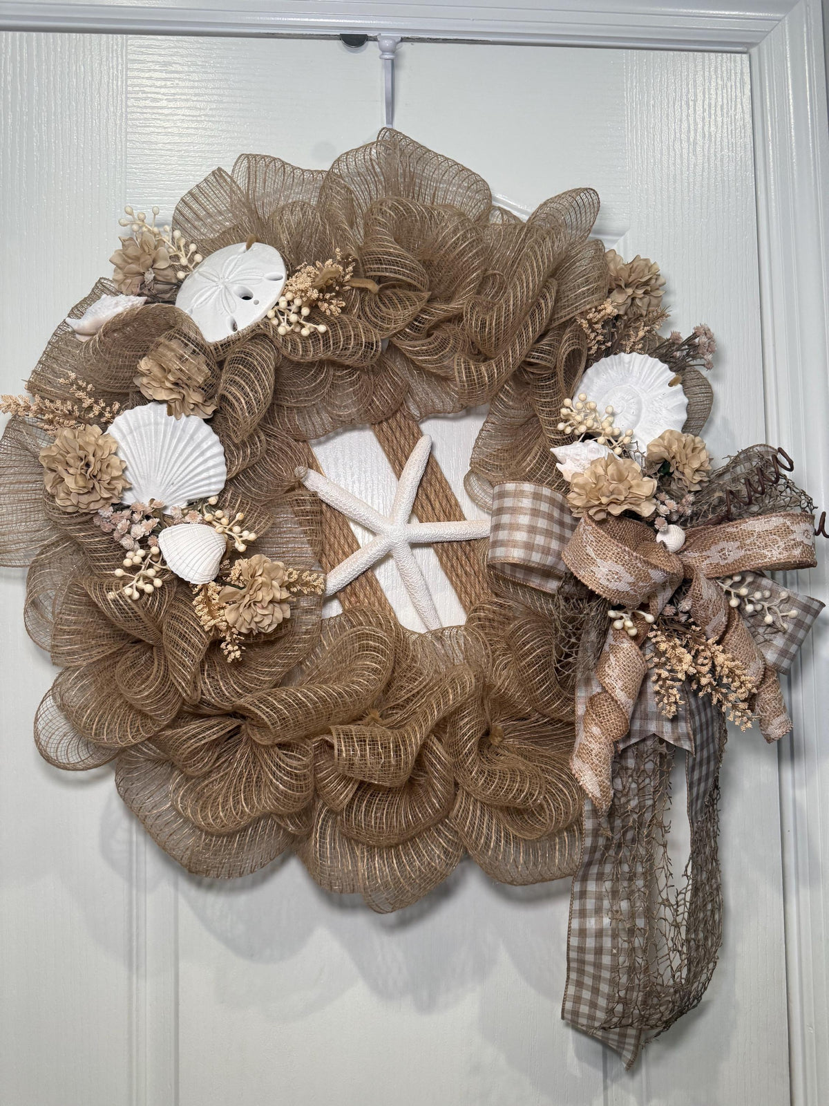 Neutral Coastal Wreath, Storm Door Wreath, Space Saver Wreath, Starfish Sand Dollar Shells, Burlap Mesh Beach Wreath, Front Door Decor