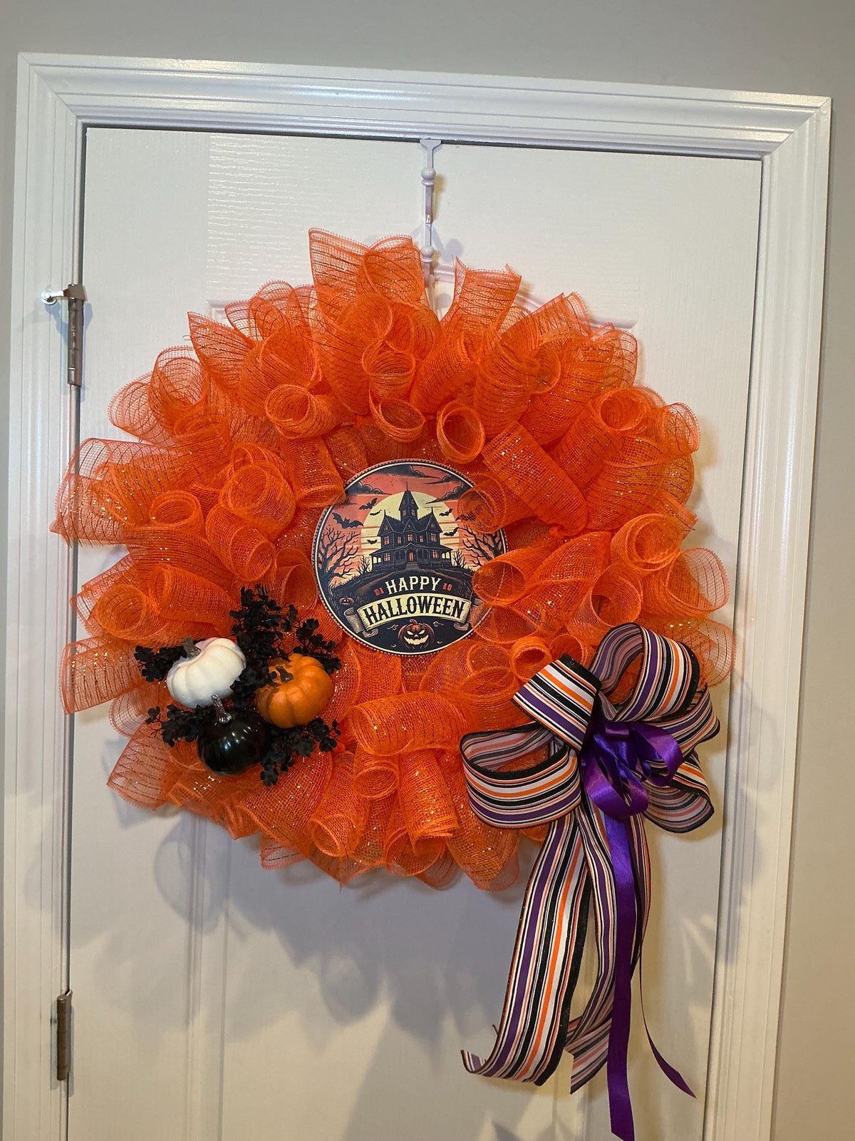 Haunted House Halloween Wreath, 18 Inch Orange Mesh with Black White Pumpkins and Purple Bow — photo 5