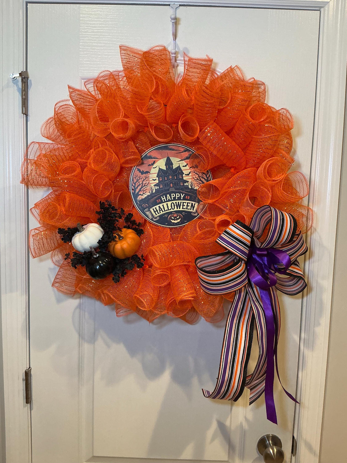 Haunted House Halloween Wreath, 18 Inch Orange Mesh with Black White Pumpkins and Purple Bow — photo 6