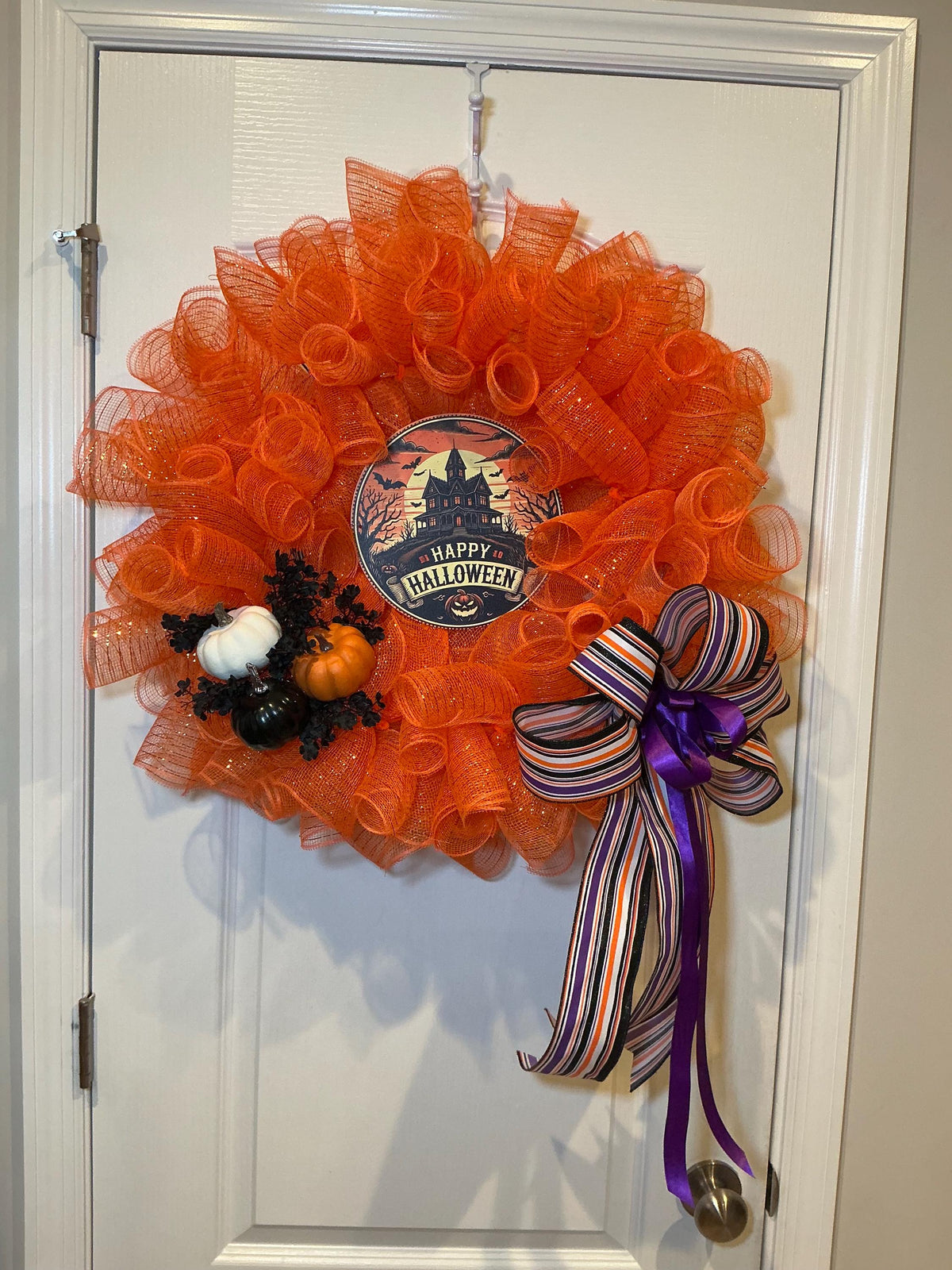 Haunted House Halloween Wreath, 18 Inch Orange Mesh with Black White Pumpkins and Purple Bow — photo 7
