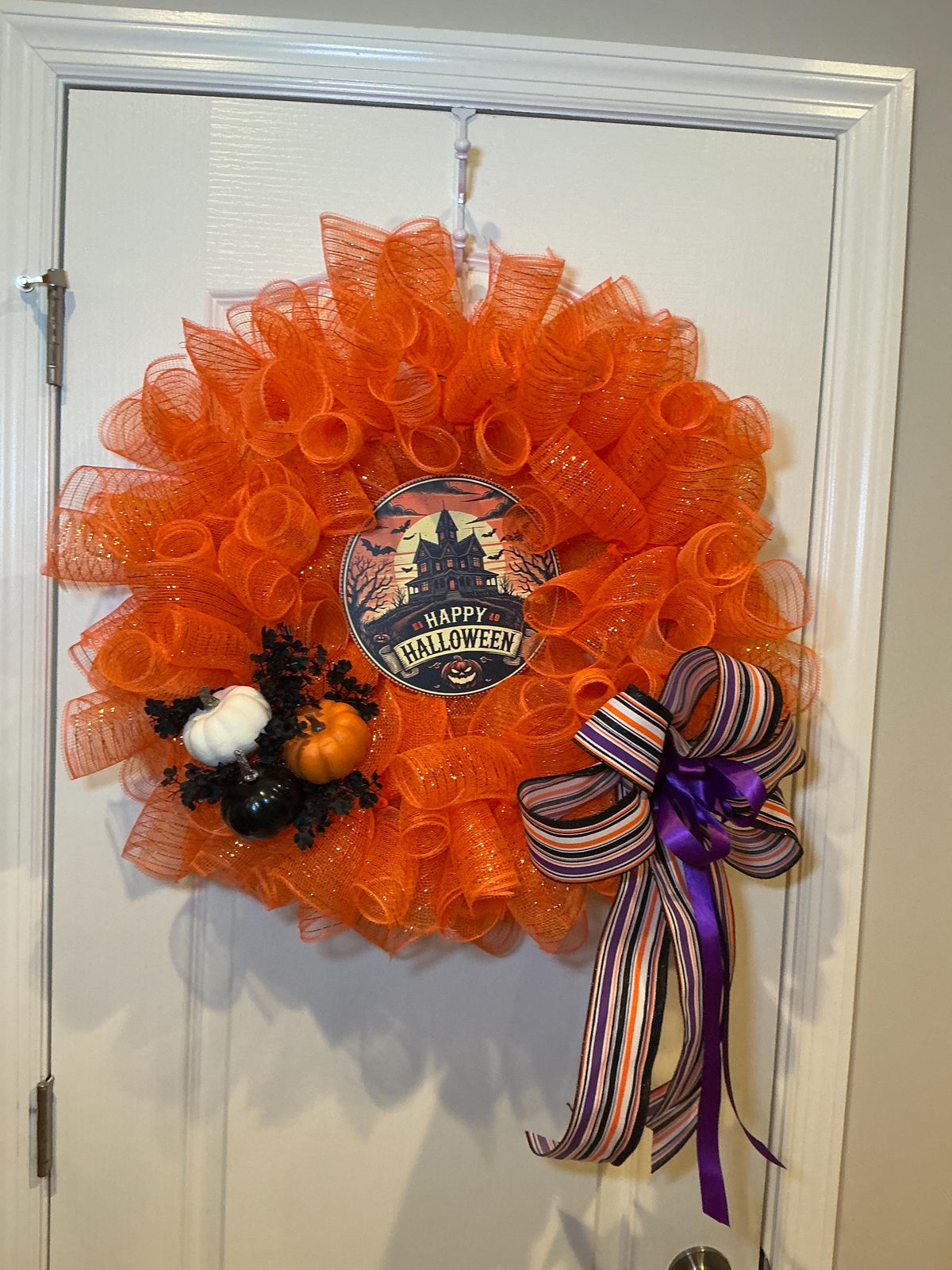 Haunted House Halloween Wreath, 18 Inch Orange Mesh with Black White Pumpkins and Purple Bow — photo 8