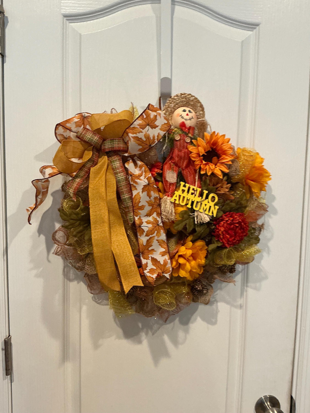 Scarecrow Sunflower Fall Wreath, Hello Autumn Sign with Plaid Bow — actual product photo