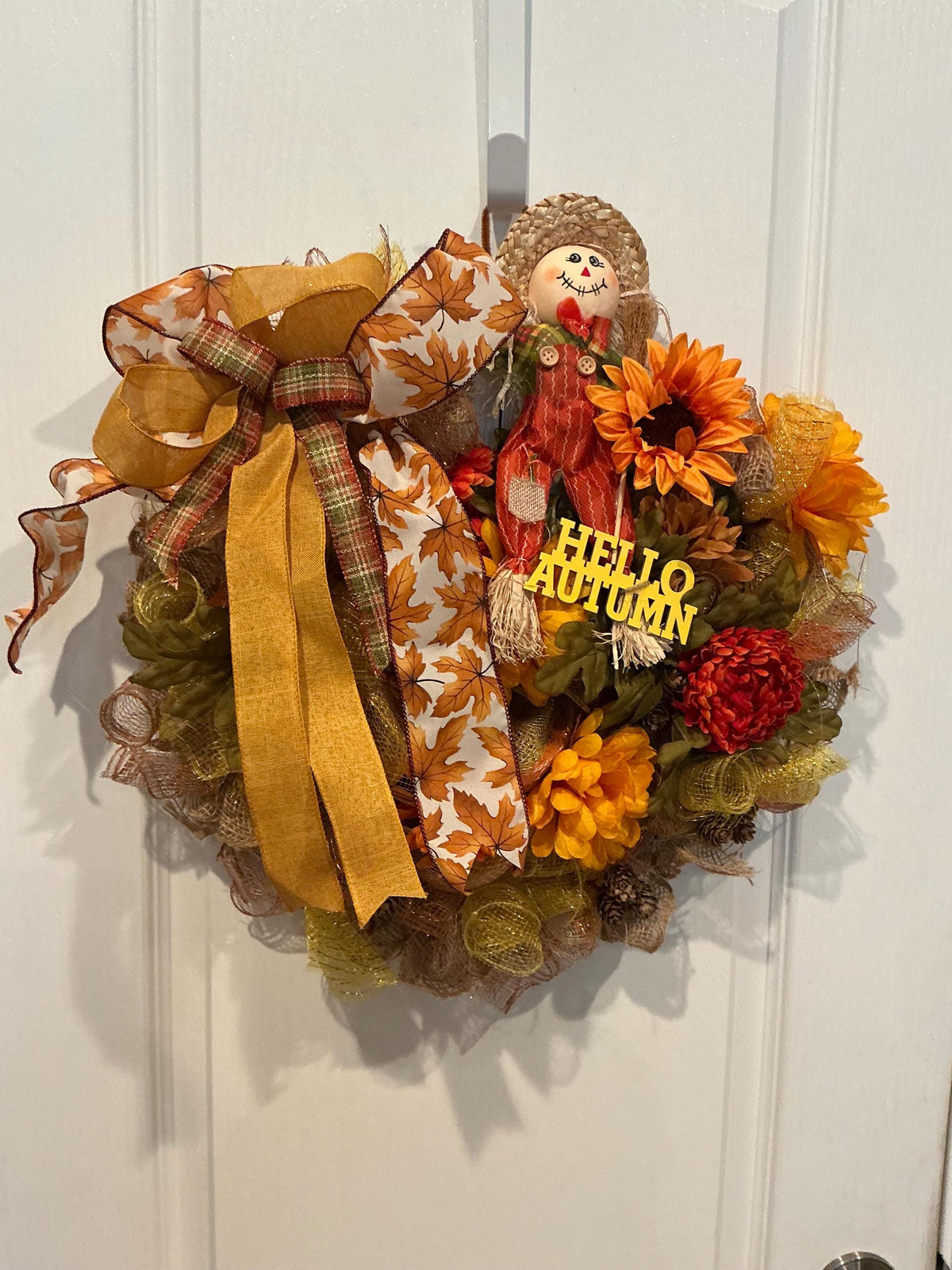 Scarecrow Sunflower Fall Wreath, Hello Autumn Sign with Plaid Bow — photo 2