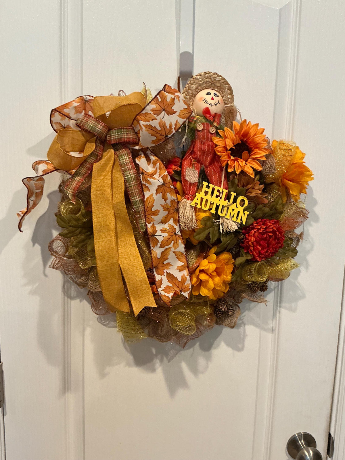 Scarecrow Sunflower Fall Wreath, Hello Autumn Sign with Plaid Bow — photo 3