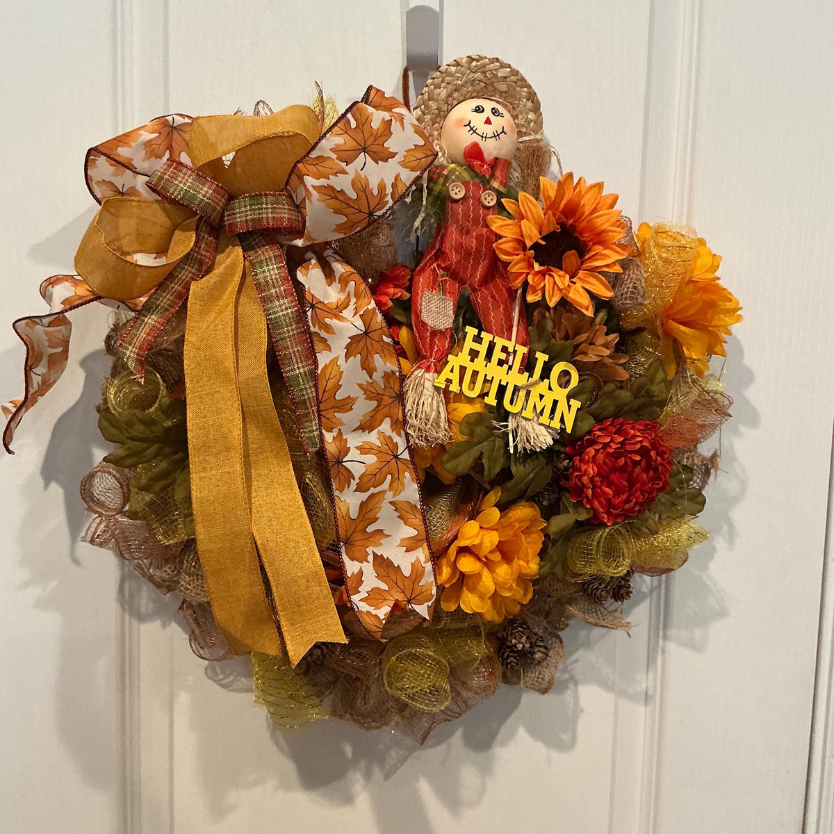 Scarecrow Sunflower Fall Wreath, Hello Autumn Sign with Plaid Bow — photo 4