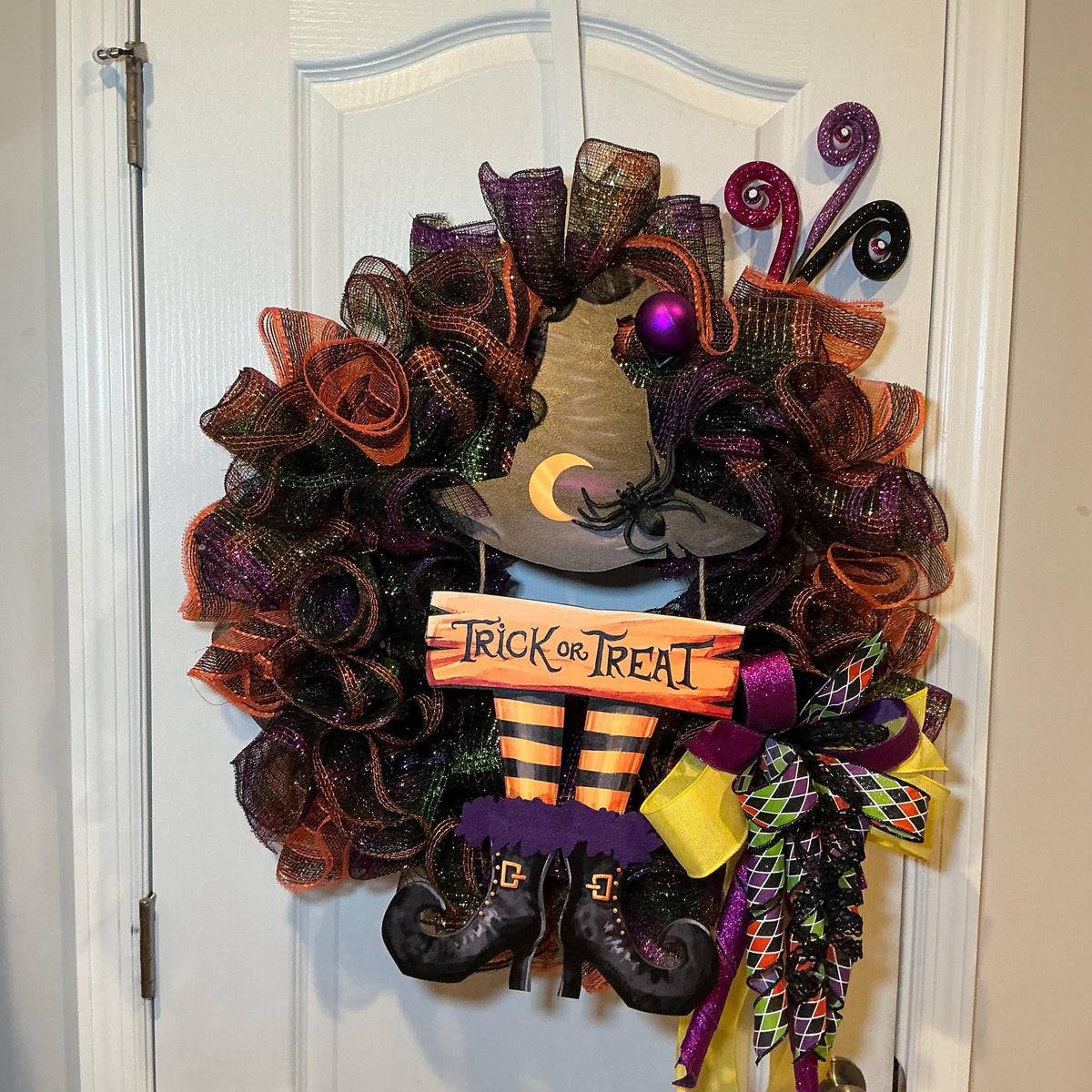 Halloween Witch Wreath, 18 Inch Trick or Treat Sign with Hat, Boots and Spider — photo 2