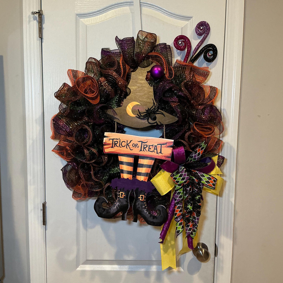 Halloween Witch Wreath, 18 Inch Trick or Treat Sign with Hat, Boots and Spider — photo 3