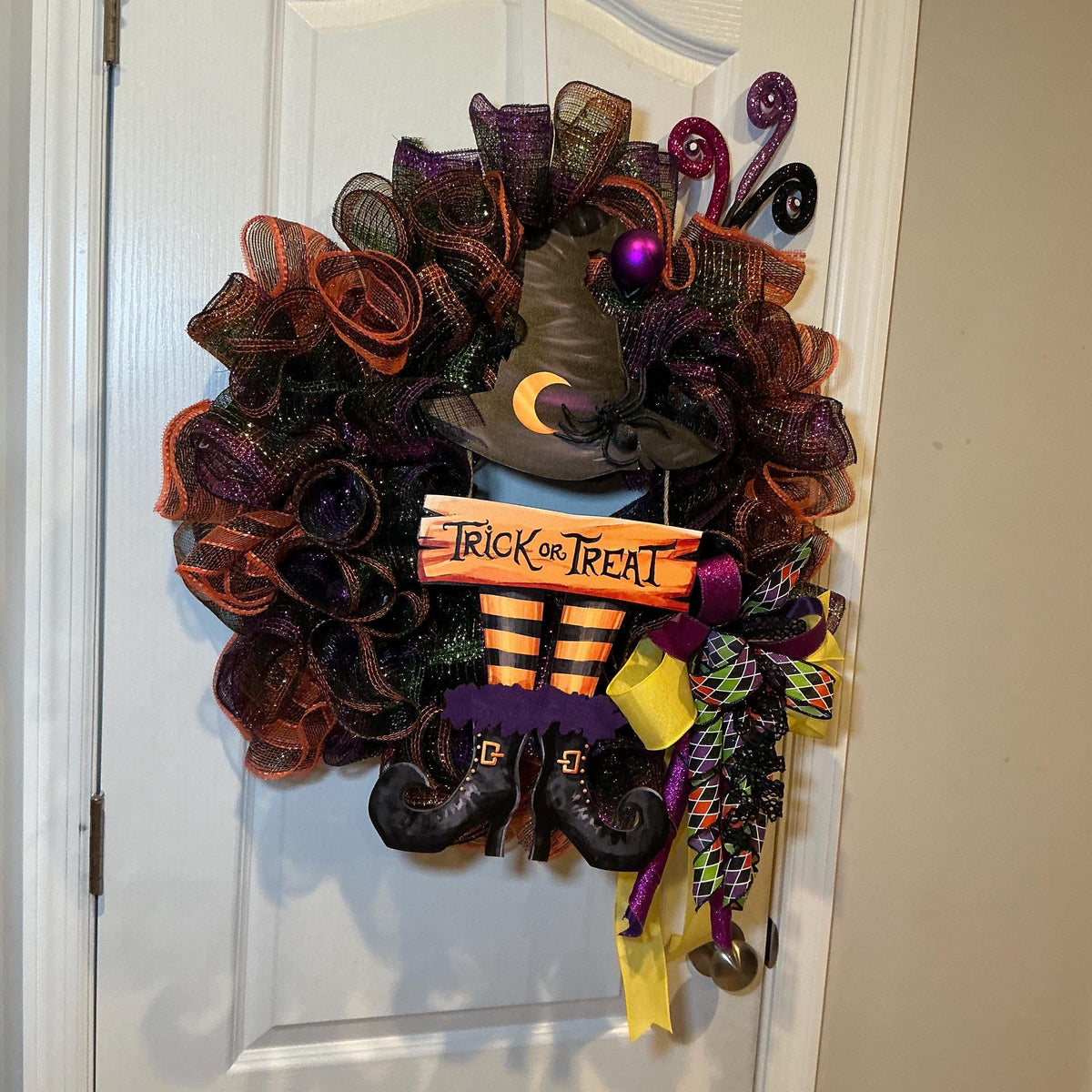 Halloween Witch Wreath, 18 Inch Trick or Treat Sign with Hat, Boots and Spider — photo 6
