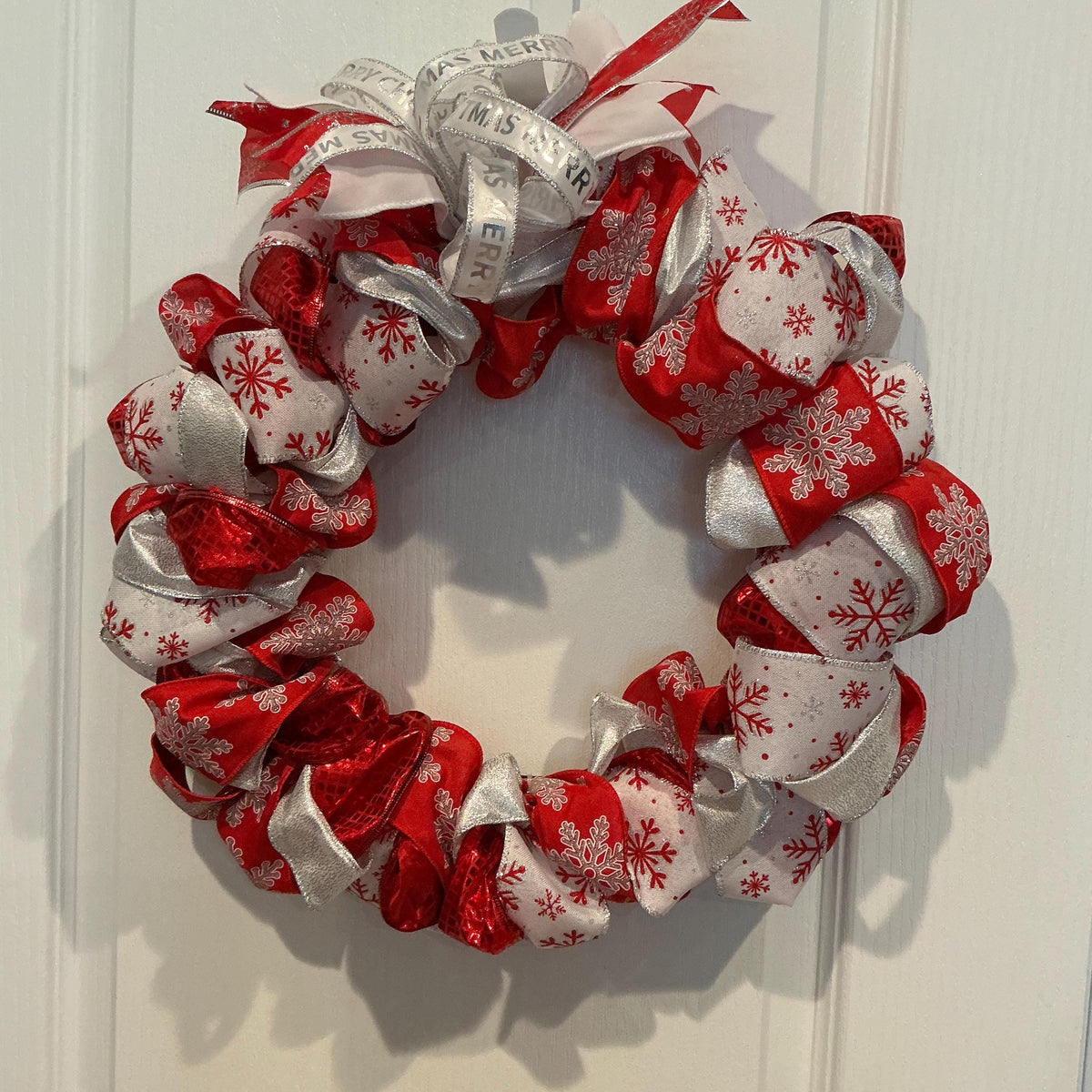 14 Inch Snowflake Christmas Wreath: Red, Silver Ribbon Door Decor — photo 2