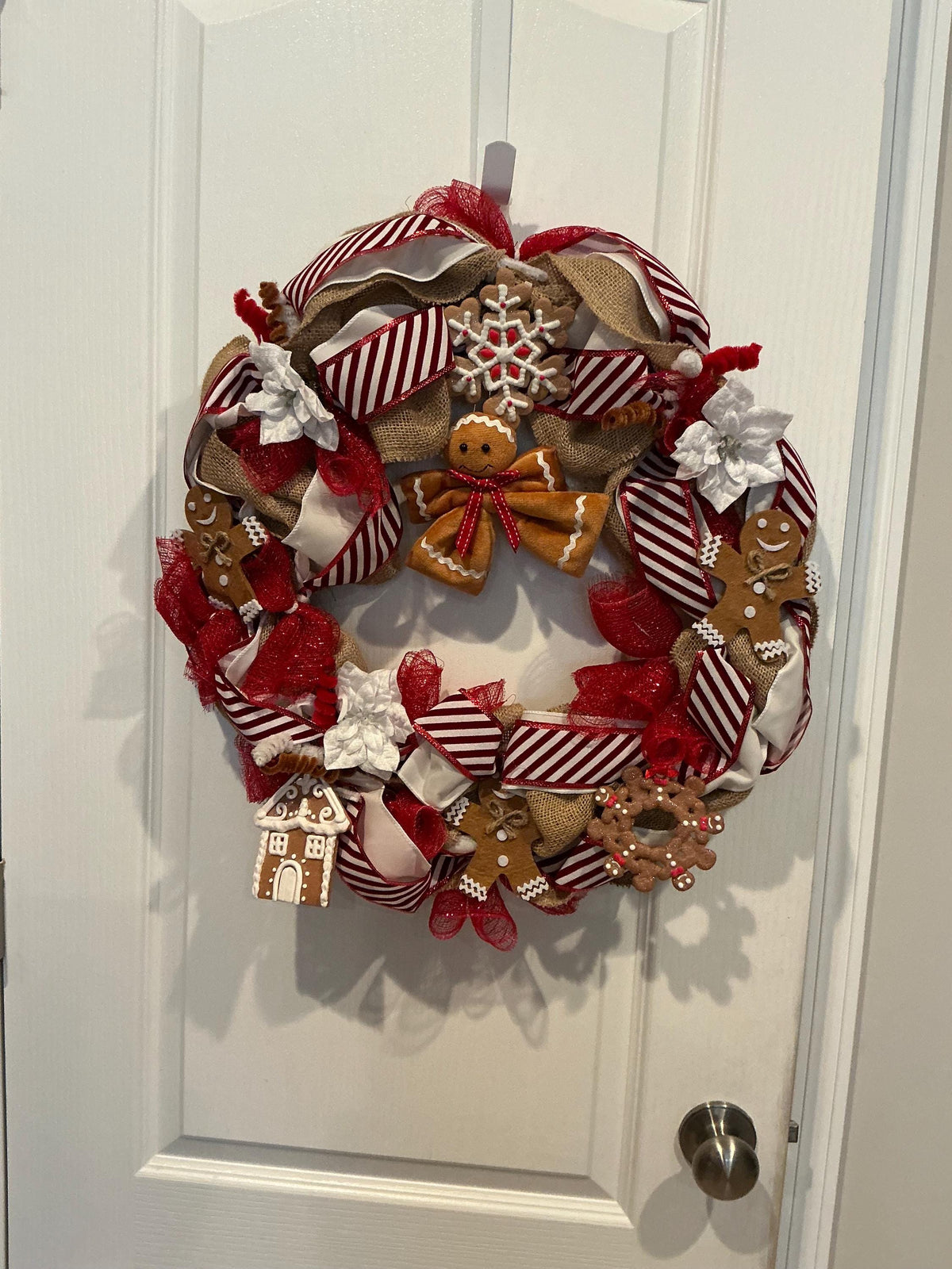 Gingerbread Christmas Wreath, Holiday Door Decor, Farmhouse Style, Red Burlap Ribbon — photo 2