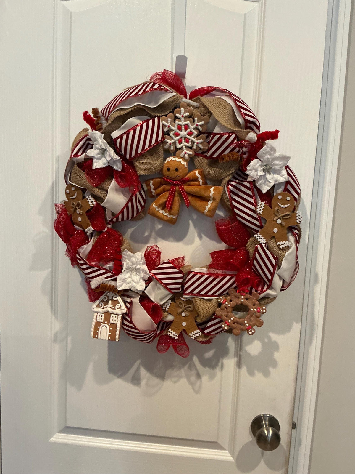 Gingerbread Christmas Wreath, Holiday Door Decor, Farmhouse Style, Red Burlap Ribbon — photo 3