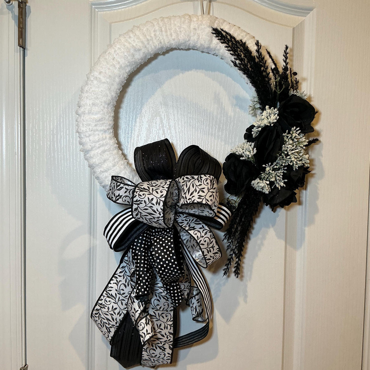 Black Rose Chunky Yarn Wreath, 16 Inch Black White Modern Farmhouse Door Decor — photo 9 