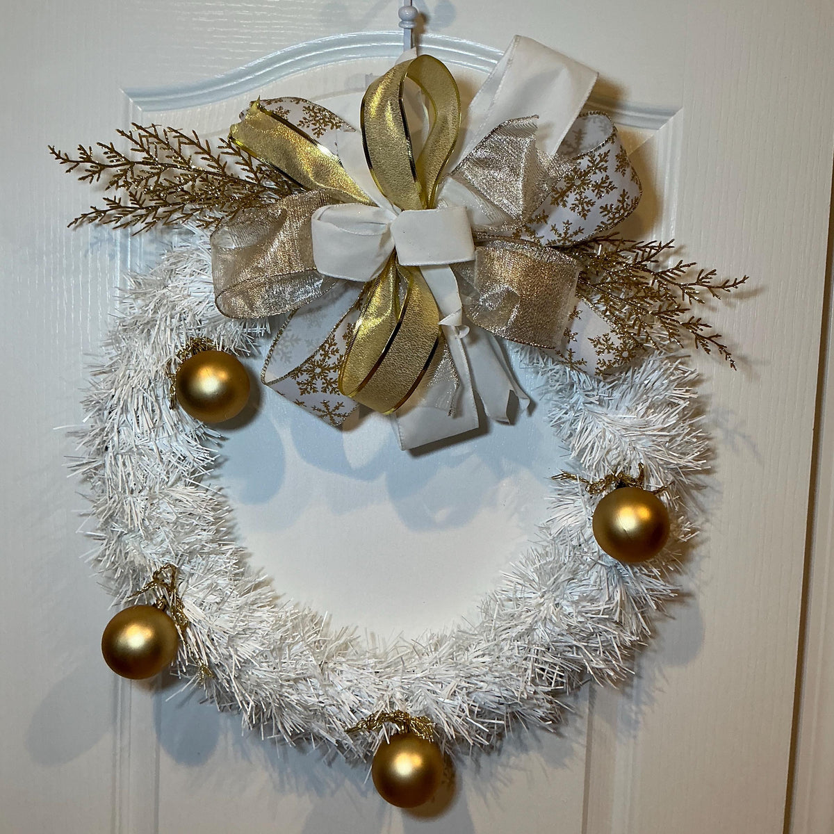 White Gold Christmas Wreath, Snowflake Bow, Ornaments, Winter Door Decor — photo 2