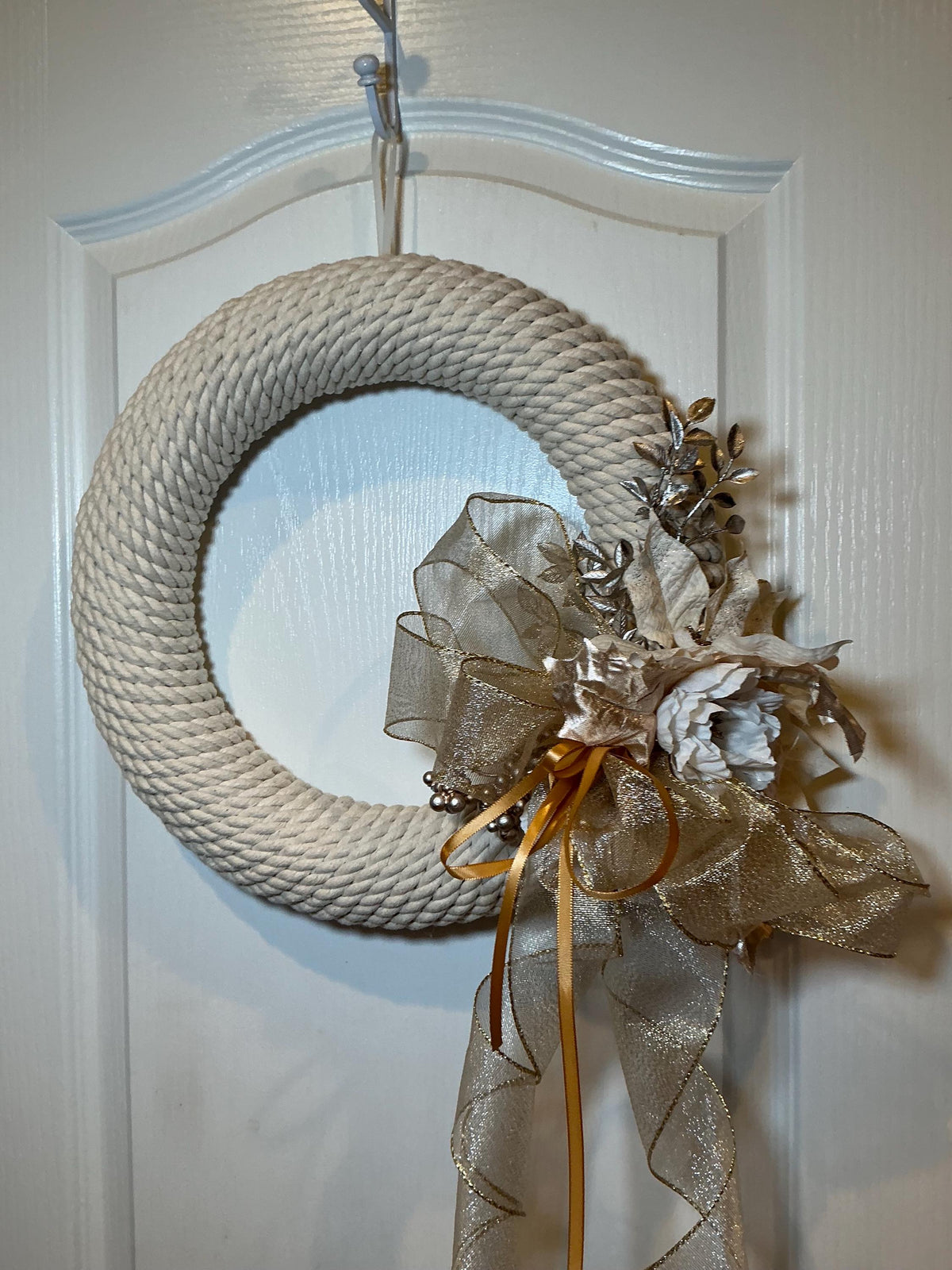 Champagne Gold Rope Christmas Wreath with Gold Bow and Silver Leaf, Front Door Decor — photo 2