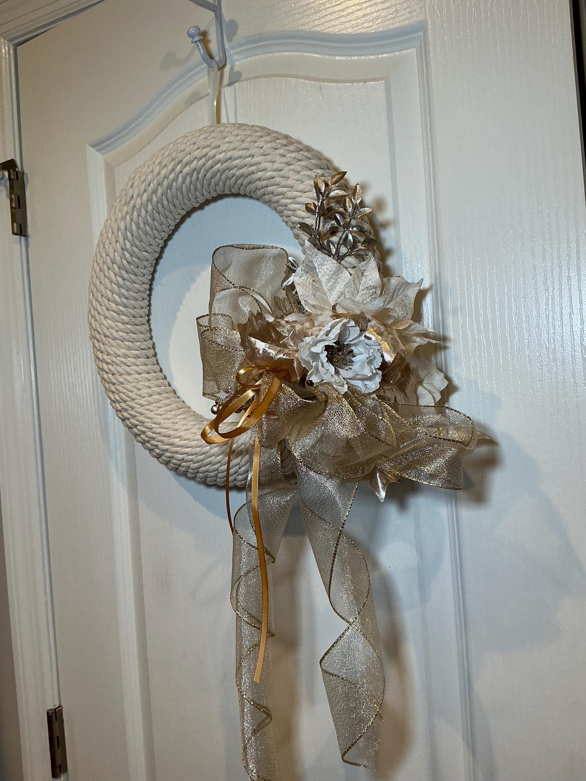 Champagne Gold Rope Christmas Wreath with Gold Bow and Silver Leaf, Front Door Decor — photo 3