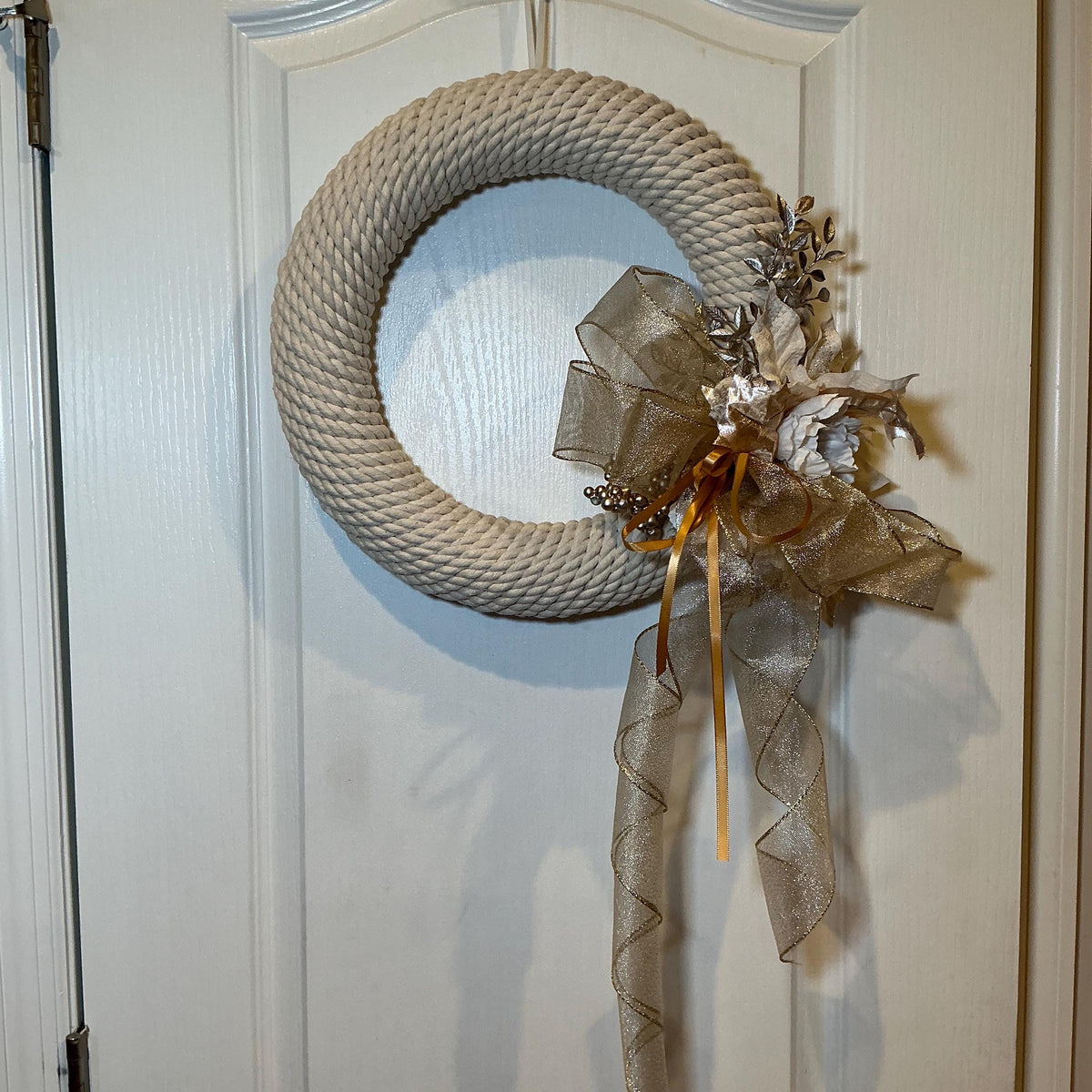 Champagne Gold Rope Christmas Wreath with Gold Bow and Silver Leaf, Front Door Decor — photo 4