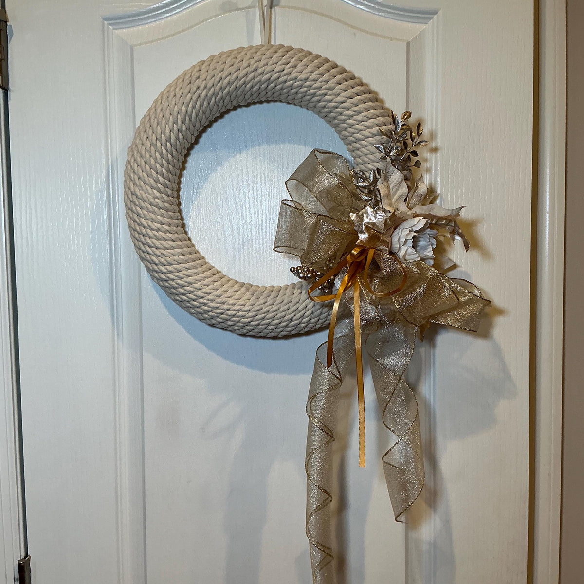Champagne Gold Rope Christmas Wreath with Gold Bow and Silver Leaf, Front Door Decor — photo 5