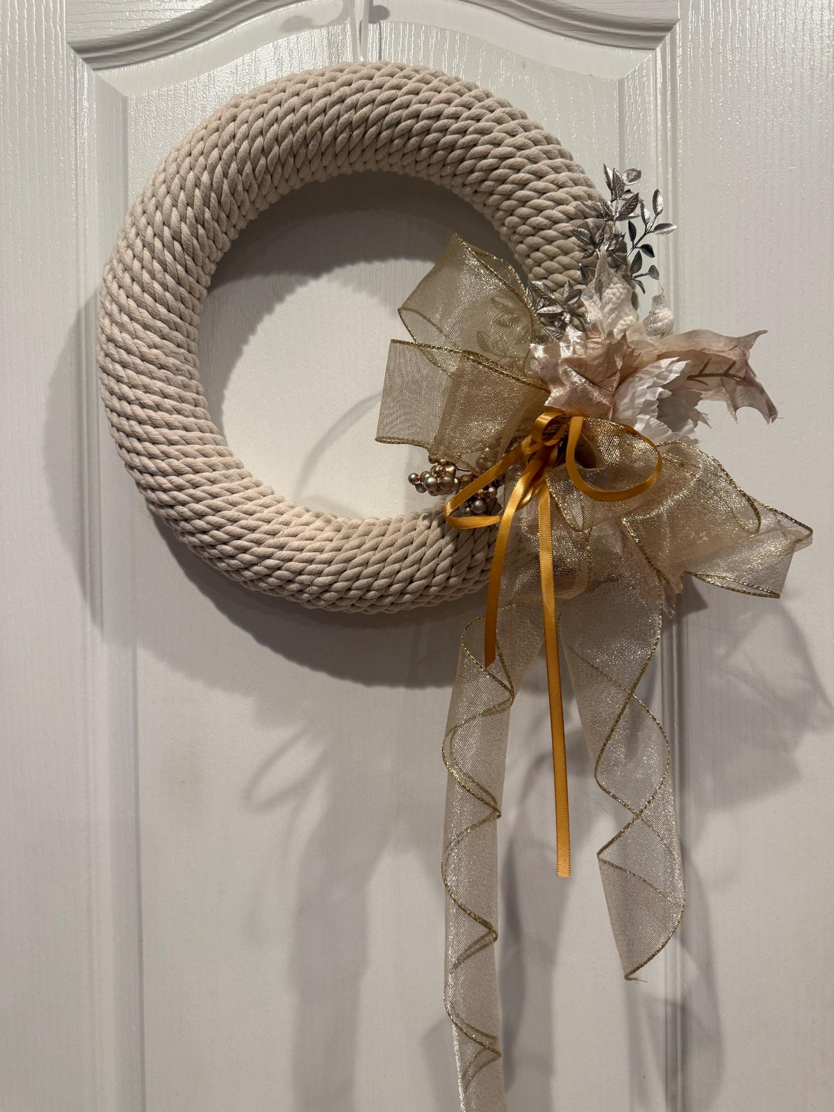 Champagne Gold Rope Christmas Wreath with Gold Bow and Silver Leaf, Front Door Decor — photo 6