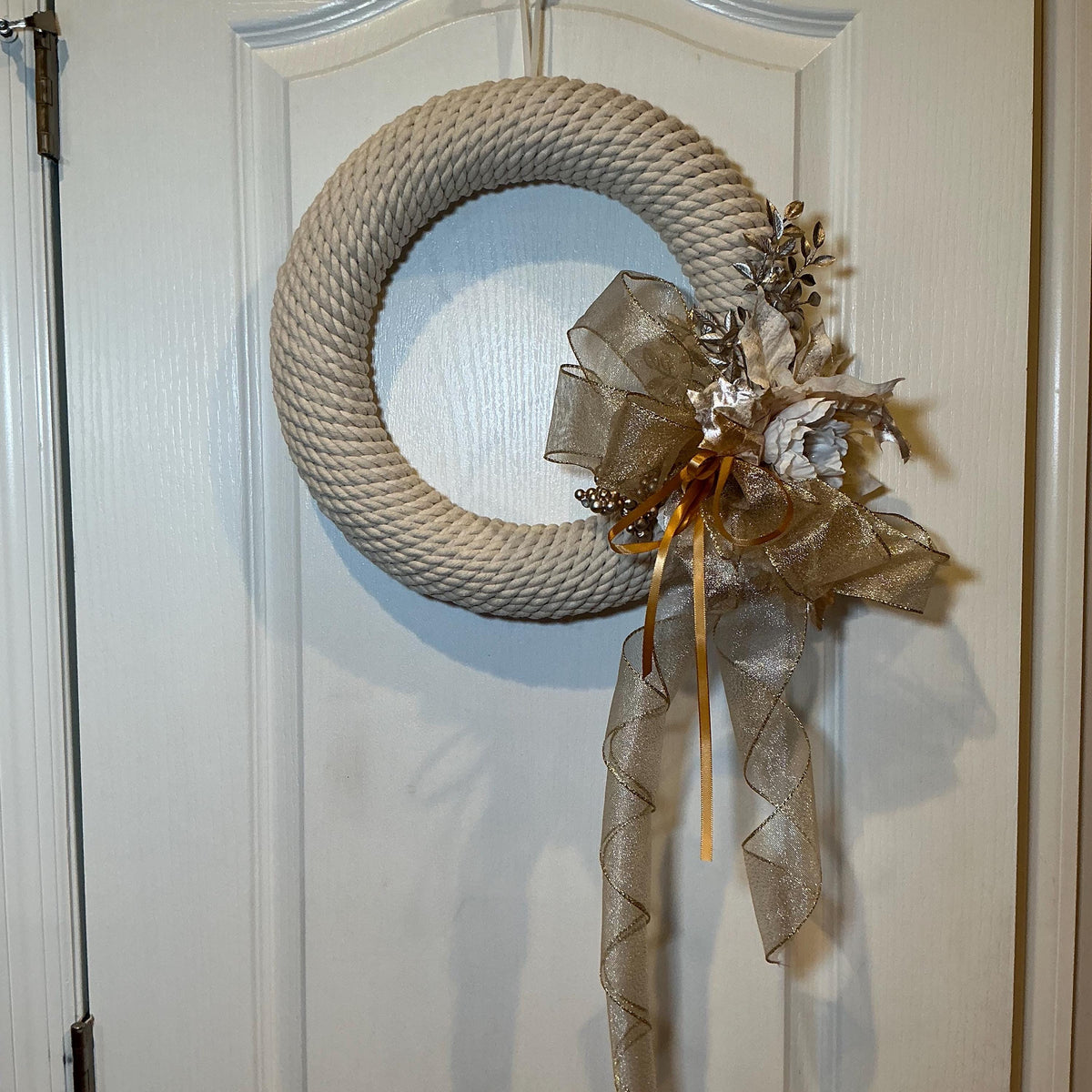 Champagne Gold Rope Christmas Wreath with Gold Bow and Silver Leaf, Front Door Decor — photo 7
