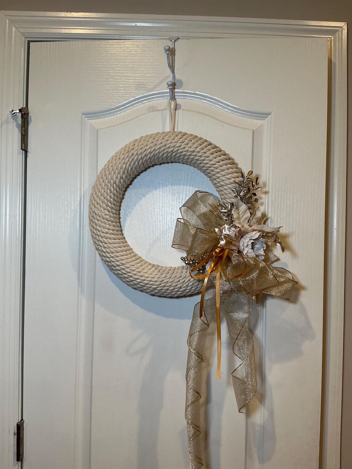 Champagne Gold Rope Christmas Wreath with Gold Bow and Silver Leaf, Front Door Decor — photo 8