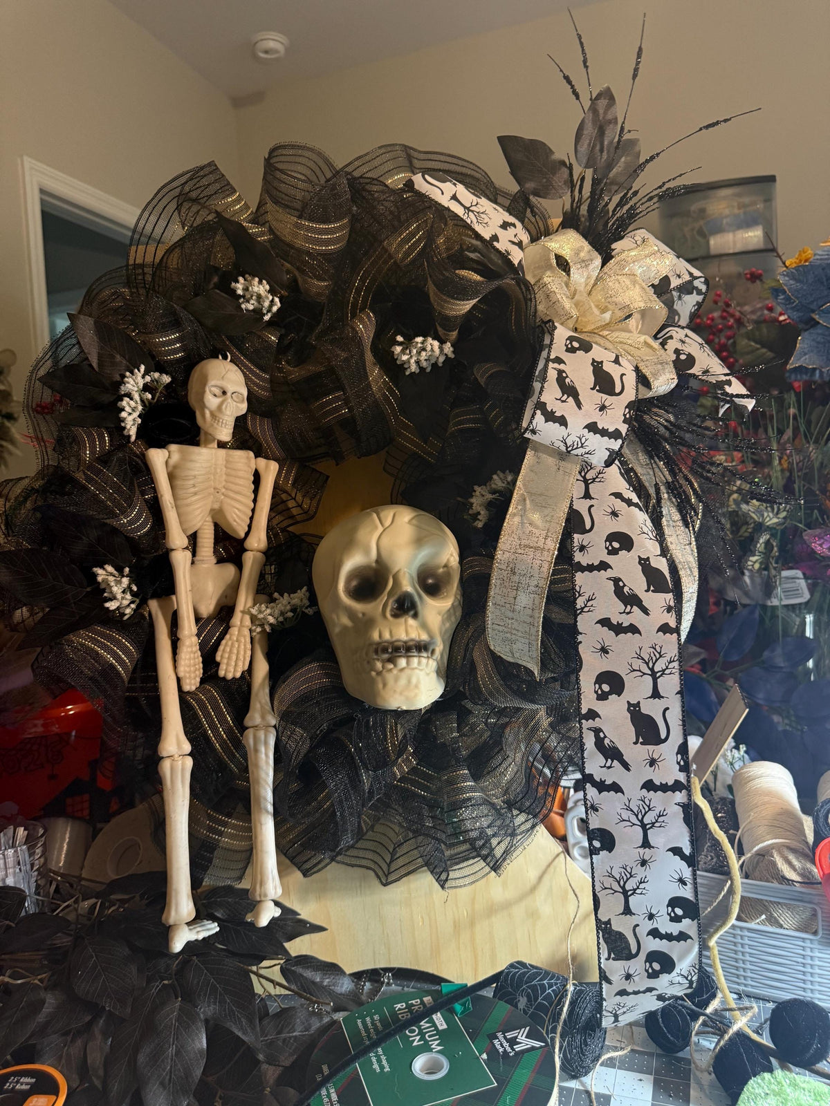 Black and Gold Skeleton Halloween Wreath, Gothic Mesh Front Door Decor, 16 Inch — photo 10
