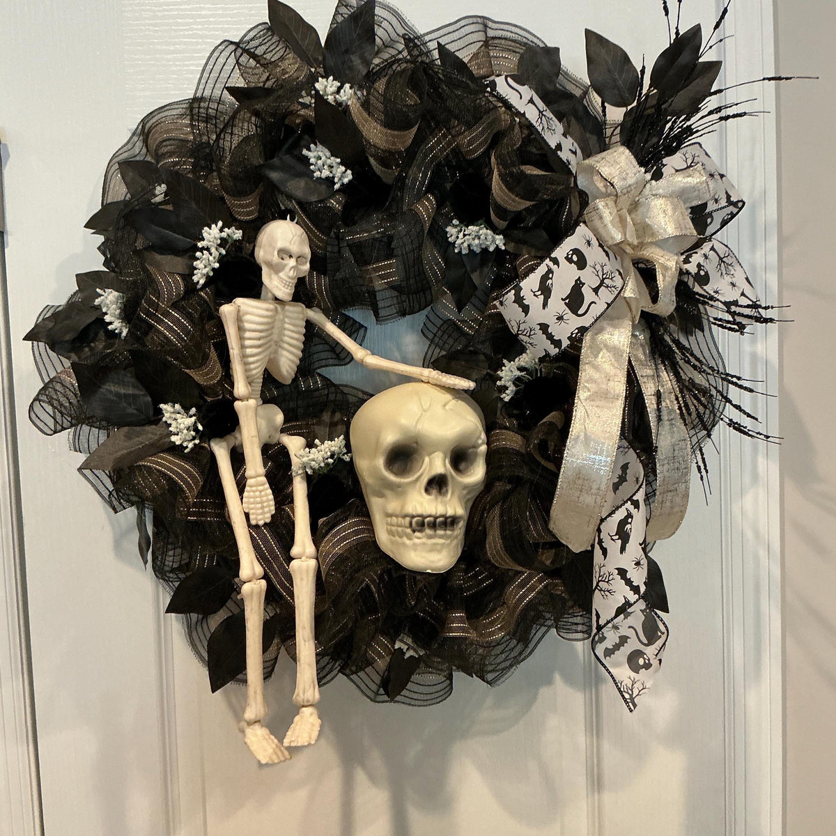 Black and Gold Skeleton Halloween Wreath, Gothic Mesh Front Door Decor, 16 Inch — photo 3