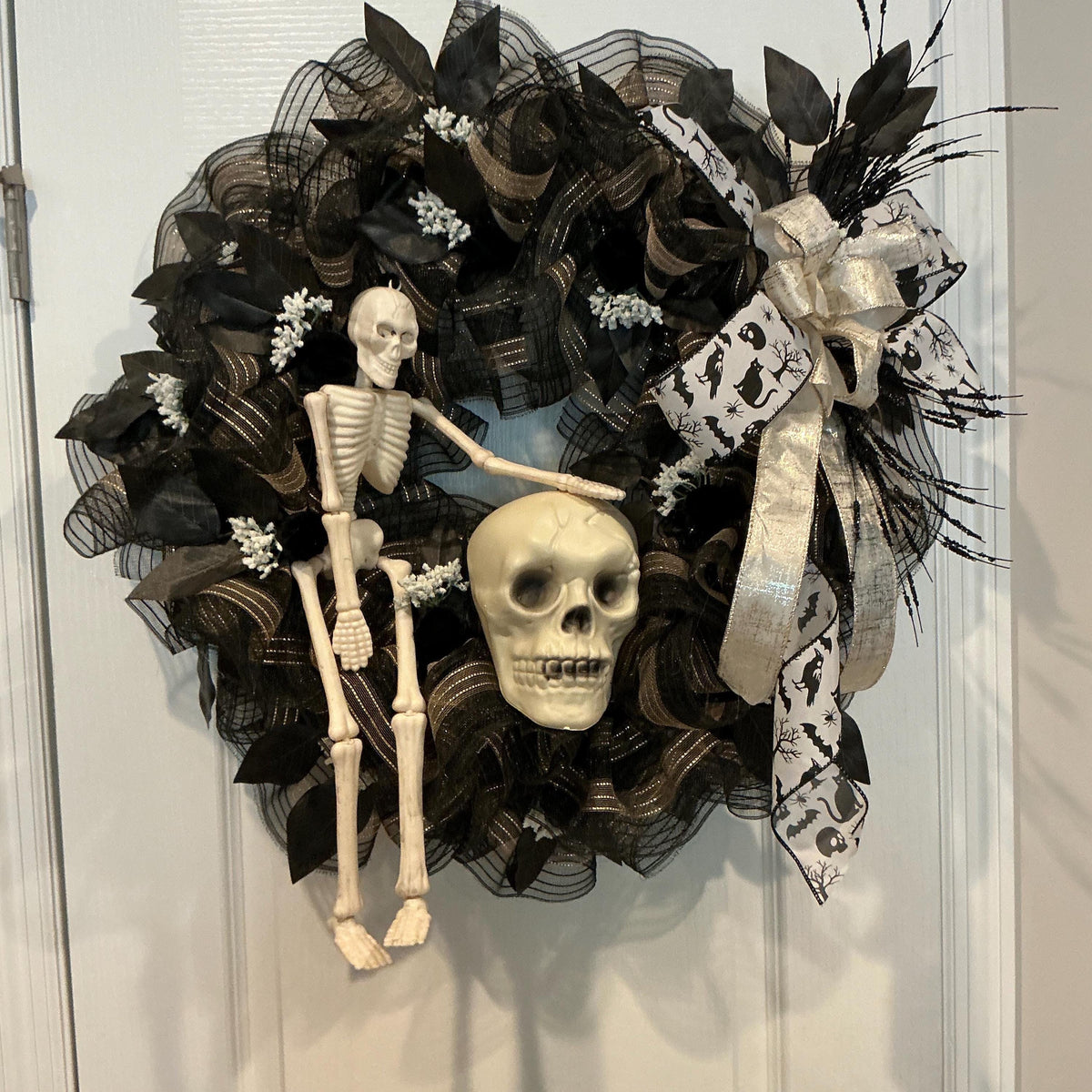 Black and Gold Skeleton Halloween Wreath, Gothic Mesh Front Door Decor, 16 Inch — photo 5