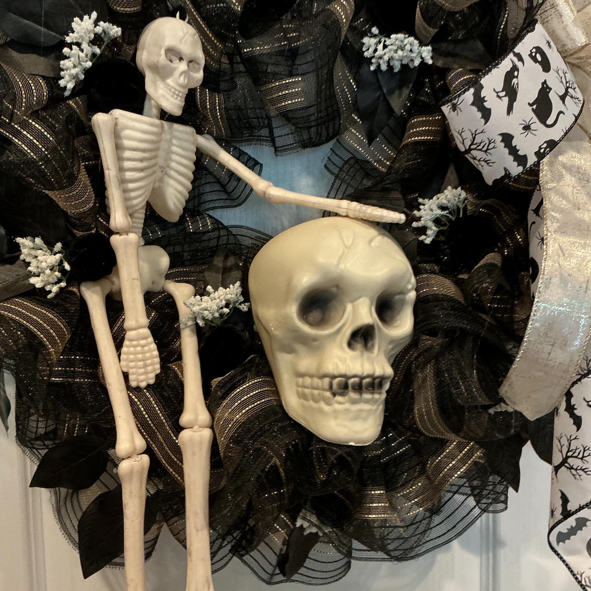 Black and Gold Skeleton Halloween Wreath, Gothic Mesh Front Door Decor, 16 Inch — photo 8