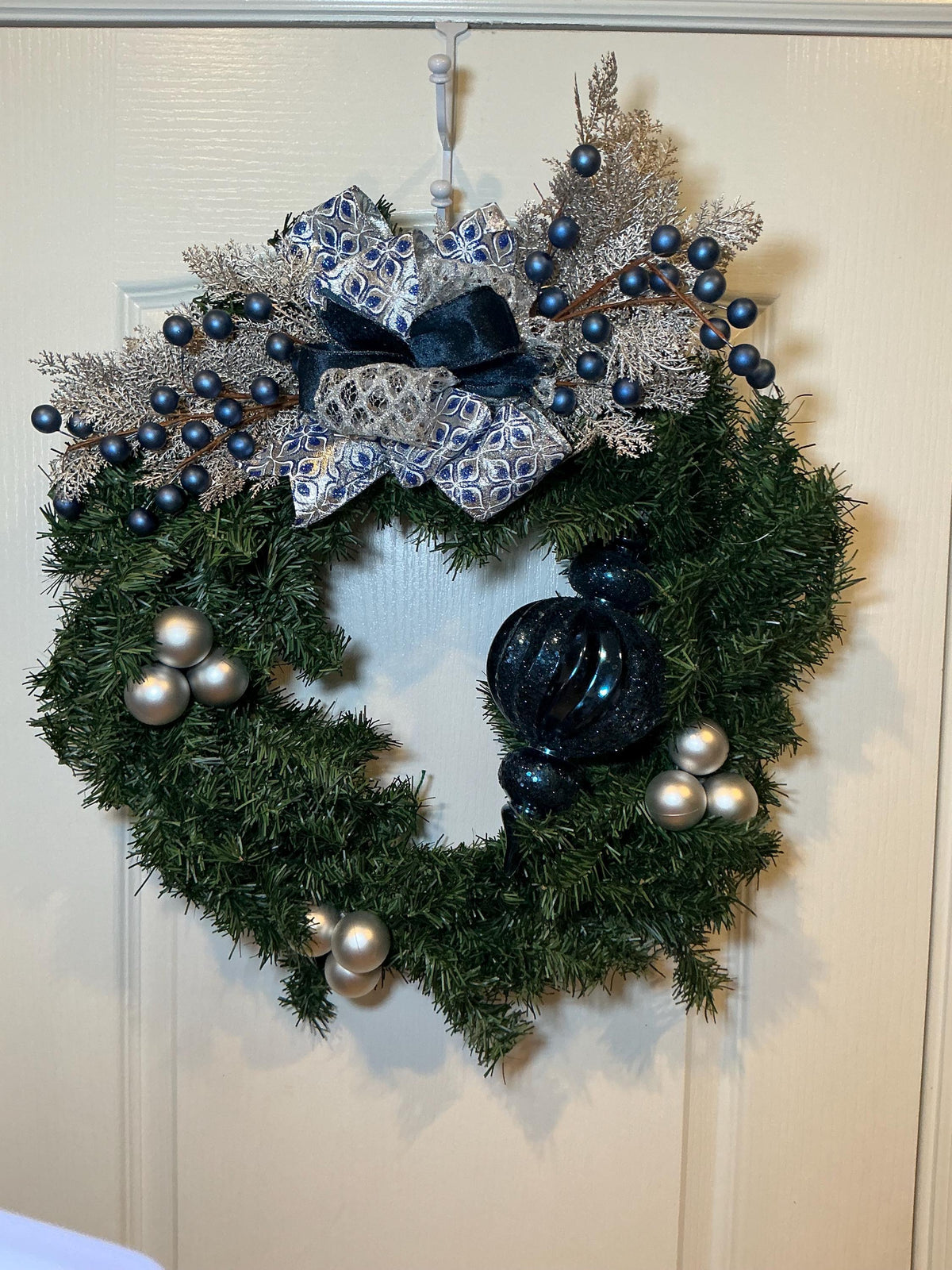 16 Inch Navy Blue Silver Christmas Wreath, Handmade Evergreen Holiday Door Decor — photo 4