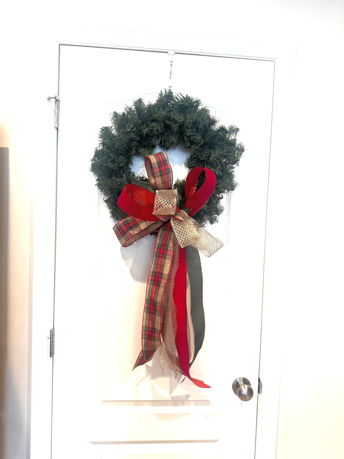 Christmas Wreath with Red Plaid Tartan Bow and Gold Accents, Classic Door Decor — photo 2