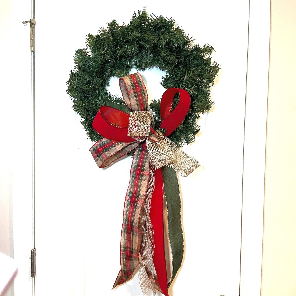 Christmas Wreath with Red Plaid Tartan Bow and Gold Accents, Classic Door Decor — photo 3
