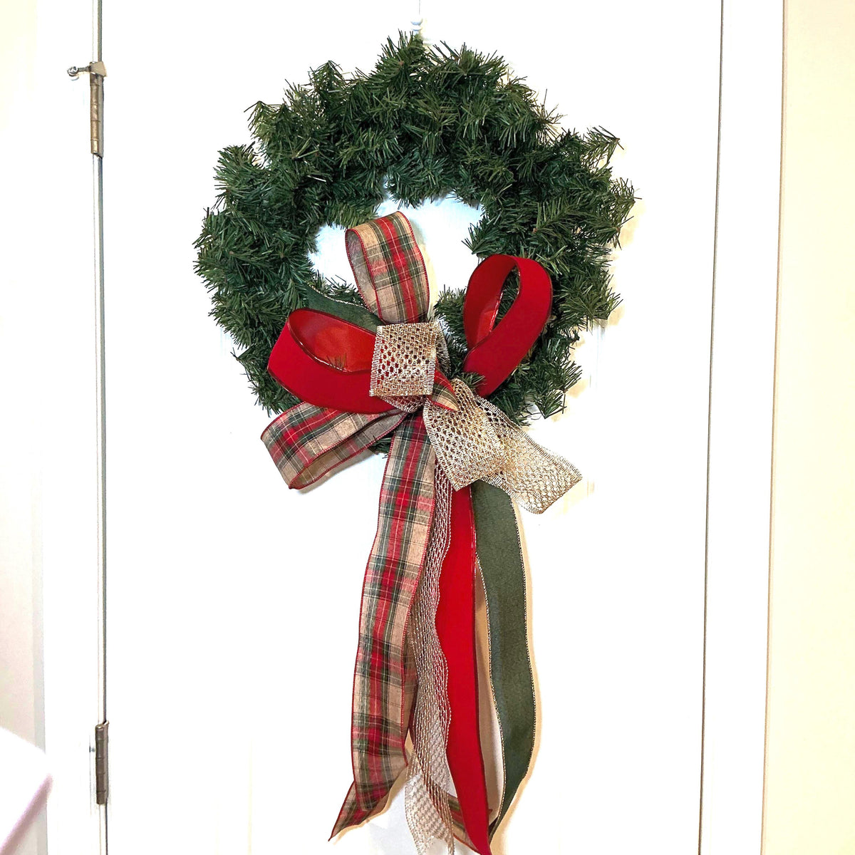 Christmas Wreath with Red Plaid Tartan Bow and Gold Accents, Classic Door Decor — photo 4