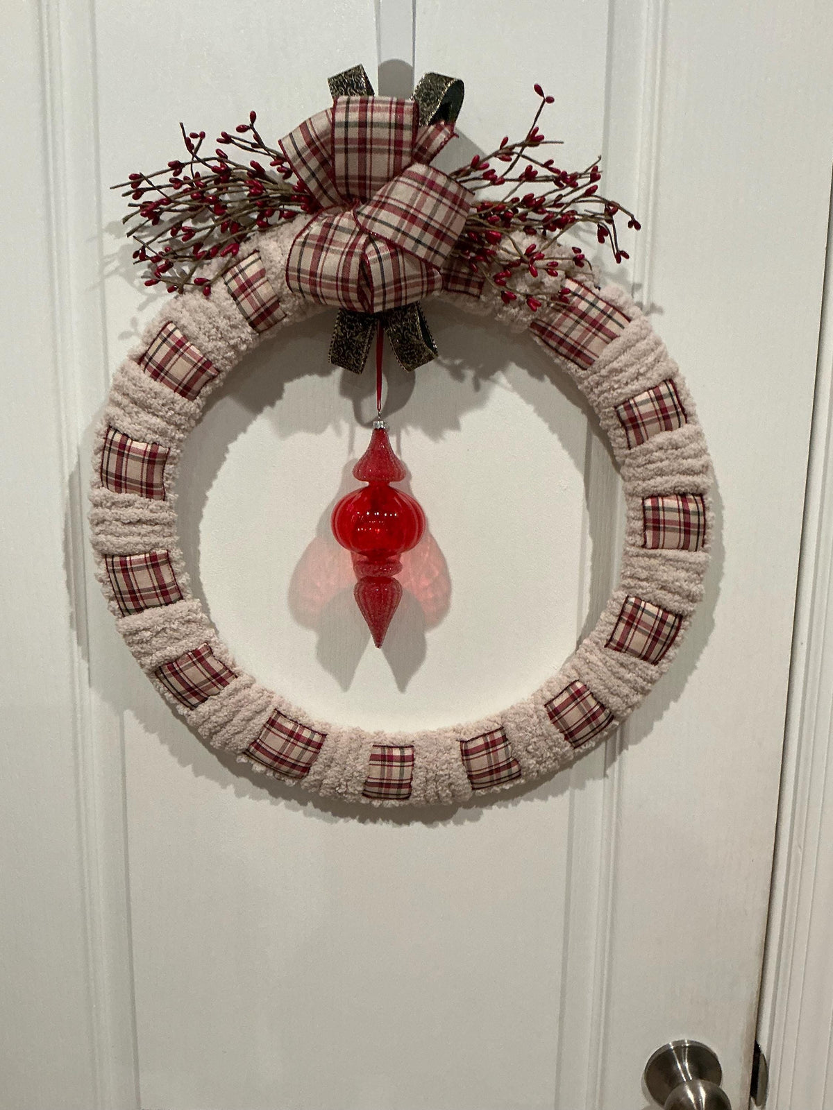 Farmhouse Christmas Wreath, Cream Chenille Plaid, 18 Inch Winter Door Decor — photo 2