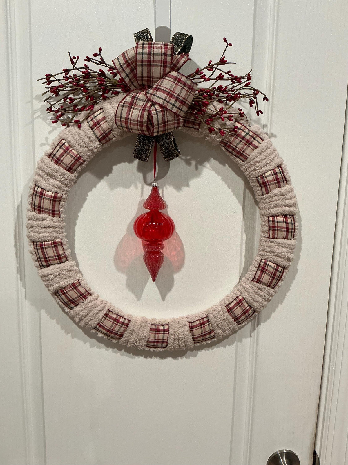 Farmhouse Christmas Wreath, Cream Chenille Plaid, 18 Inch Winter Door Decor — photo 3