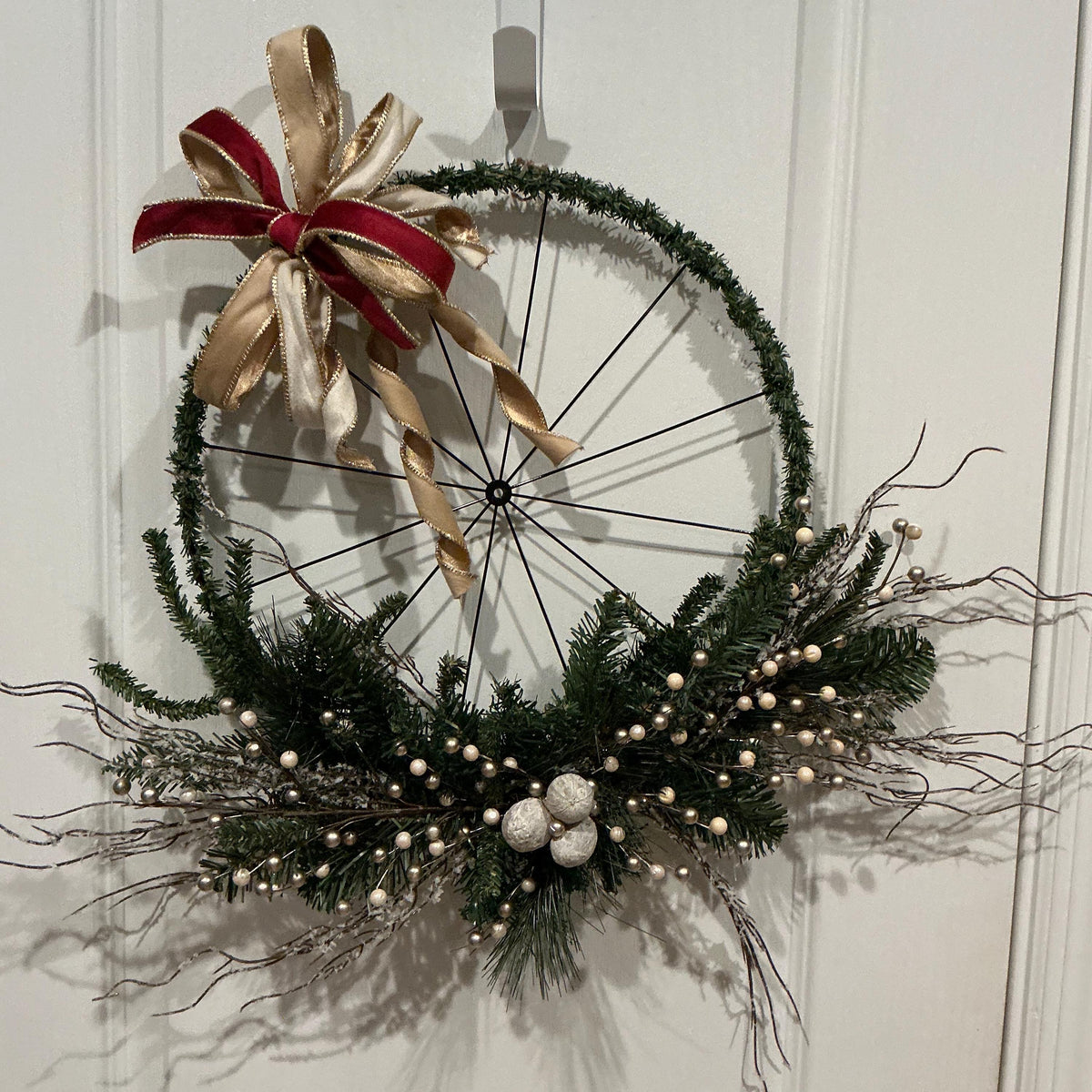 Rustic Bicycle Wheel Christmas Wreath, 14 Inch Farmhouse Holiday Decor — photo 4