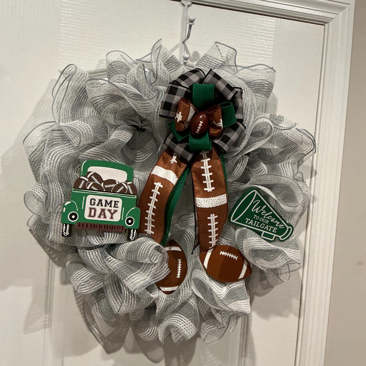 Game Day Football Wreath 18 Inch, Tailgate Party Front Door Decor, Farmhouse Mesh Wreath, Football Season Home Decor, Sports Fan Gift — photo 5