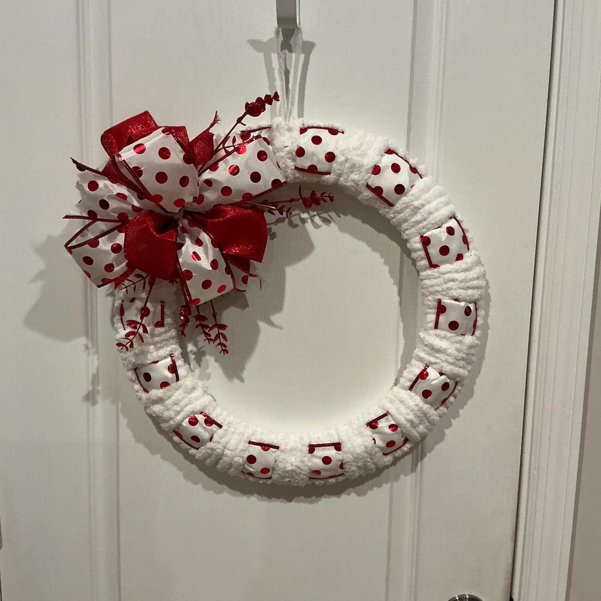18 Inch Farmhouse Christmas Wreath, Red White Polka Dot Door Decor — actual product photo